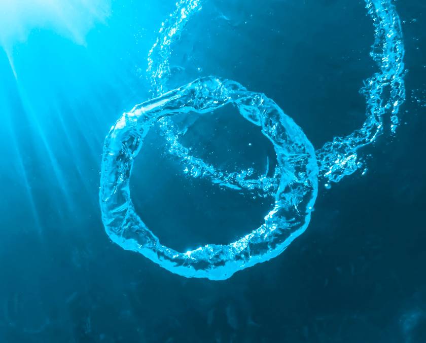 anillo-burbujas-asciende-sol-agua_2
